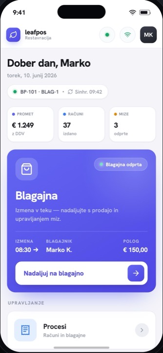 Domači zaslon na telefonu z dnevnim prometom in odprtimi mizami